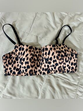 Victoria's Secret Straight-Neck Leopard Print Lounge Bra - Women’s Medium
